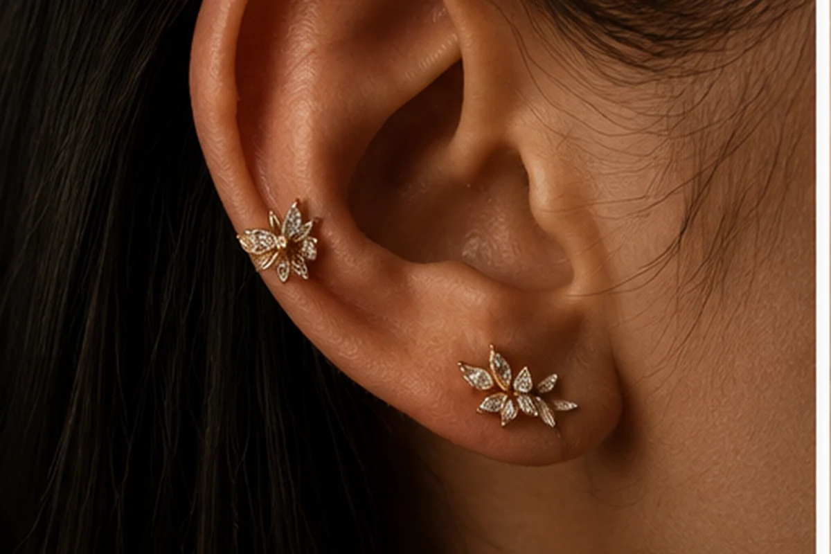 Ohrpiercing mit Goldschmuck bei BEAUTYRELLA Berlin